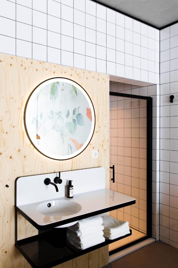 Hotel Moloko -Just A Room- Sleep&Shower-Digital Key By Sms Enschede Exterior foto